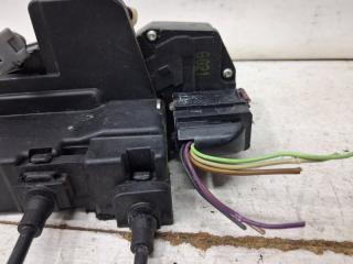 Замок двери передний правый Chevrolet Captiva C140 2.2 diesel Z22D1