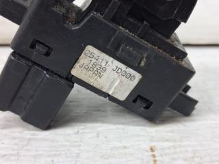 Кнопка стеклоподъемника Nissan Qashqai J10 2.0 Бензин MR20DE