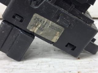 Кнопка стеклоподъемника Nissan Qashqai J10 2.0 Бензин MR20DE