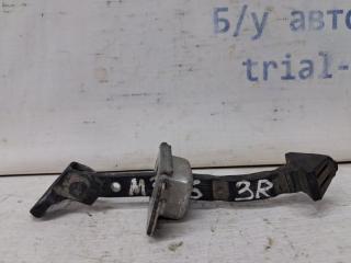 Фото запчасти ограничитель двери задний правый Mazda 3 2003-2009 Б/У запчасть Запчасть ограничитель двери задний правый Mazda 3 2003-2009