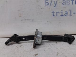 Фото запчасти ограничитель двери передний левый Mazda 3 2003-2009 Б/У запчасть Запчасть ограничитель двери передний левый Mazda 3 2003-2009