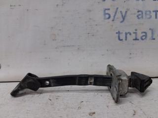 Фото запчасти ограничитель двери передний правый Mazda 3 2003-2009 Б/У запчасть Запчасть ограничитель двери передний правый Mazda 3 2003-2009