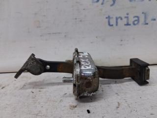 Фото запчасти ограничитель двери задний левый SsangYong Rexton 2006-2012 Б/У запчасть Запчасть ограничитель двери задний левый SsangYong Rexton 2006-2012