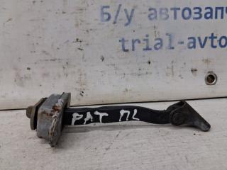 Запчасть ограничитель двери передний левый Nissan Pathfinder 2004-2014