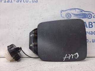 Лючок бака Mitsubishi Outlander 2003-2006