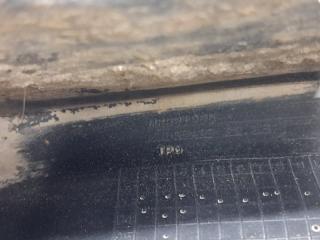 Брызговик задний левый Outlander 2003-2006 cu 2.4 бензин 4G69