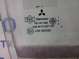 Стекло двери переднее правое Mitsubishi L200 KB 2.5 Diesel 4D56