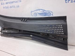 Дефлектор радиатора правый Mitsubishi L200 KB 2.5 Diesel 4D56