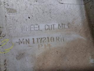 Накладка крыла передняя правая Pajero Wagon 1999-2006 3 3.2 Дизель 4M41