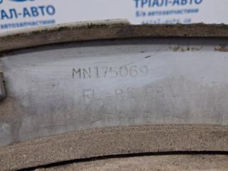 Накладка крыла передняя левая Outlander 2003-2006 cu 2.4 бензин 4G69