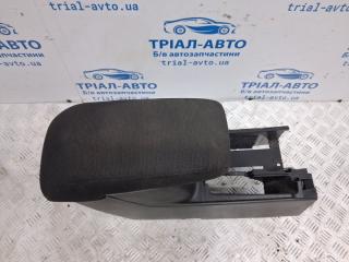 Подлокотник Outlander 2003-2006 cu 2.4 бензин 4G69