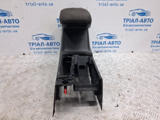 Подлокотник Outlander 2003-2006 cu 2.4 бензин 4G69