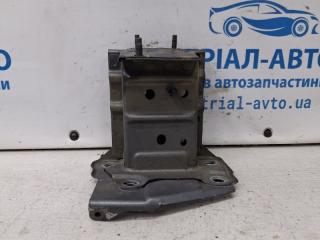 Кронштейн усилителя переднего бампера правый Nissan Juke 2010-2019