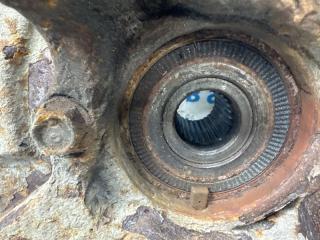 Кулак поворотный левый со ступицей Grand Vitara 2005-2016 JT 2.7 бензин H27A