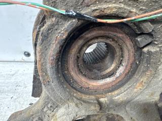 Кулак поворотный правый со ступицей 6 2007-2013 GH 2.5 бензин L5-VE