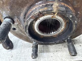 Кулак поворотный правый со ступицей Santa fe 2012-2019 DM 2.2 diesel D4HB