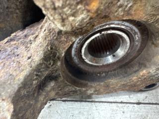 Кулак поворотный правый со ступицей Outlander 2007-2012 XL 2.4 бензин 4b12