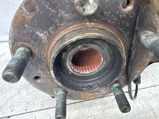 Кулак поворотный левый со ступицей 6 2007-2013 GH 2.5 бензин L5-VE