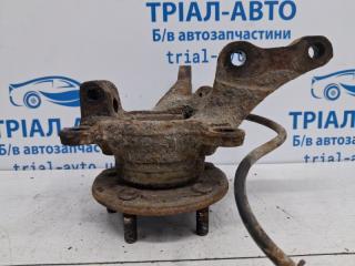 Кулак поворотный левый со ступицей Outlander 2003-2006 cu 2.4 бензин 4G69