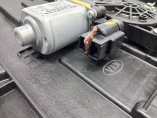 Стеклоподъемник передний левый Kia Sportage QL 1.7 diesel D4FD