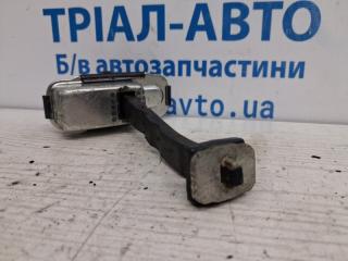 Ограничитель двери передний правый Kia Sportage QL 1.7 diesel D4FD