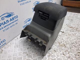 Подлокотник Pajero Wagon 1999-2006 3 3.2 Дизель 4M41