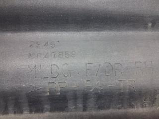 Накладка двери передняя правая Pajero Wagon 1999-2006 3 3.2 Дизель 4M41