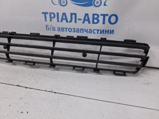 Решетка бампера центральная Toyota Avensis T25 2.2 diesel 2ADFTV