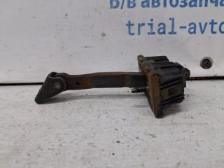 Ограничитель двери передний правый Toyota Avensis 2002-2010