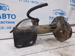 Амортизатор передний правый Toyota Avensis T25 2.2 diesel 2ADFTV