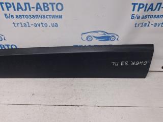 Накладка двери передняя левая Jeep Cherokee KL 2.4 бензин ED6