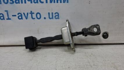 Ограничитель двери задний правый Mitsubishi Lancer 10 2.0 бензин 4B11