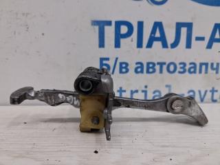 Ограничитель двери передний правый Renault Megane 2008-2016 Б/У Ограничитель двери передний правый Renault Megane 2008-2016