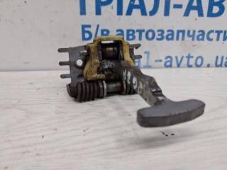 Ограничитель двери задний правый Renault Megane 3 1.5 Diesel K9K