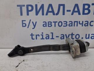 Ограничитель двери передний правый Acura MDX 2006-2013