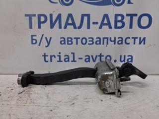 Фото запчасти ограничитель двери задний правый Ford Explorer 2011-2019 Б/У запчасть Запчасть ограничитель двери задний правый Ford Explorer 2011-2019