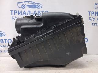 Корпус воздушного фильтра Toyota Avensis 2002-2010