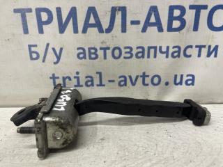 Фото запчасти ограничитель двери задний левый Ford Kuga 2011-2019 Б/У запчасть Запчасть ограничитель двери задний левый Ford Kuga 2011-2019
