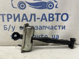 Фото запчасти ограничитель двери передний правый Ford Kuga 2011-2019 Б/У запчасть Запчасть ограничитель двери передний правый Ford Kuga 2011-2019
