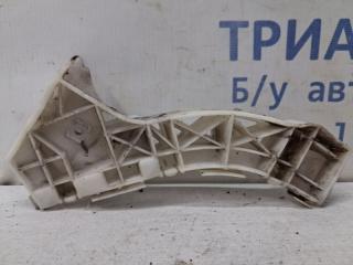 Кронштейн бампера передний правый Mazda 3 2003-2009