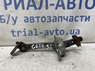 Фото запчасти ограничитель двери задний левый Hyundai Getz 2002-2011 Б/У запчасть Запчасть ограничитель двери задний левый Hyundai Getz 2002-2011