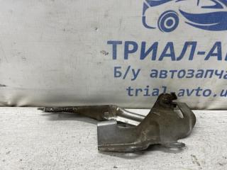 Петля капота левая Mazda 3 2003-2009 Б/У Петля капота левая Mazda 3 2003-2009