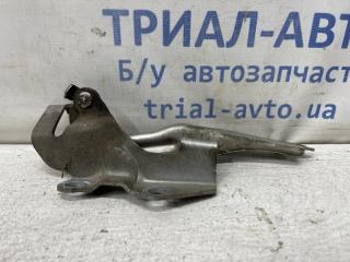Петля капота правая Mazda 3 2003-2009 Б/У Петля капота правая Mazda 3 2003-2009