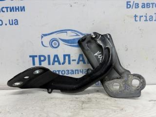 Фото запчасти петля капота правая Ford Kuga 2011-2019 Б/У запчасть Запчасть петля капота правая Ford Kuga 2011-2019